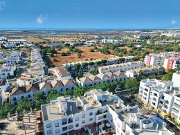 Modern top floor Apartment in a well-established green residential area in Tavira with large private terrace